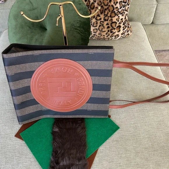 RARE! FENDI LEATHER KHAKI PECAN LOGO PCV TOTE BAG - Picture 4 of 12